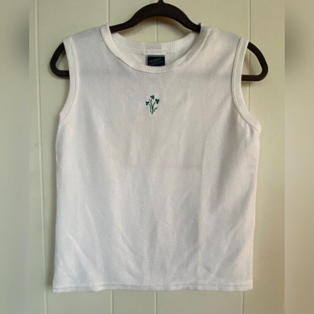 Classic Casuals Top Women’s Small White Tank Green Embroidered Clovers Cotton